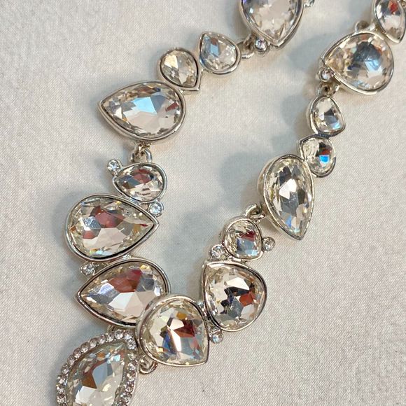 Silver Tone Princess Necklace Clear Tear Drop Rhinestones Varying Sizes - Picture 3 of 10